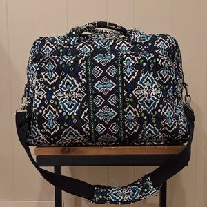 Vera Bradley “ink blue” travel bag with lots of pockets & shoulder strap